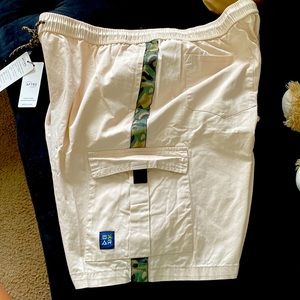 Brand New Men’s Cargo Shorts Size 3XL in Beige color with army fatigue stripe